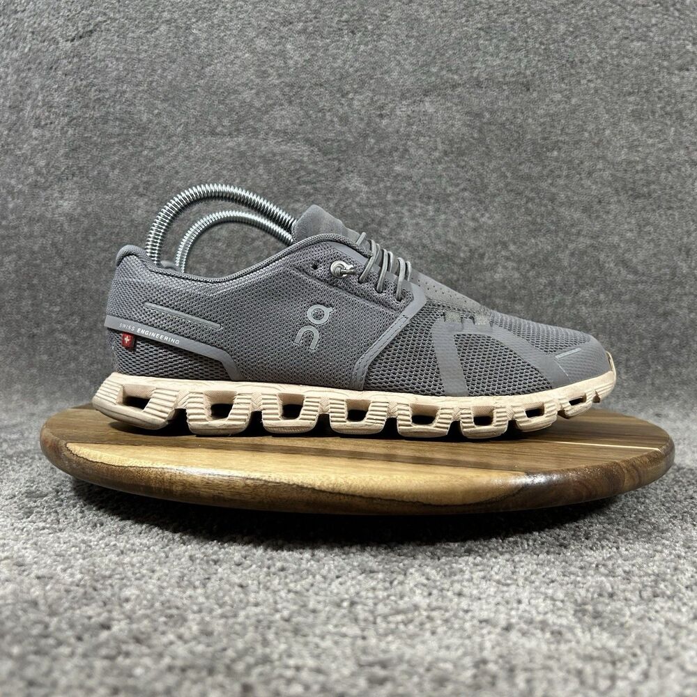 On Cloud 5 Women’s Size 8.5 Zinc Gray Athletic Walking Gym Running Shoes Used